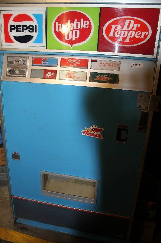 lot 91 image: Antique Vendo PepsiBubble Up pop machine