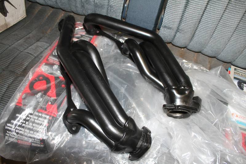 lot 92 image: Brand new Hedman Hedders For 96-00 2WD GM Truck