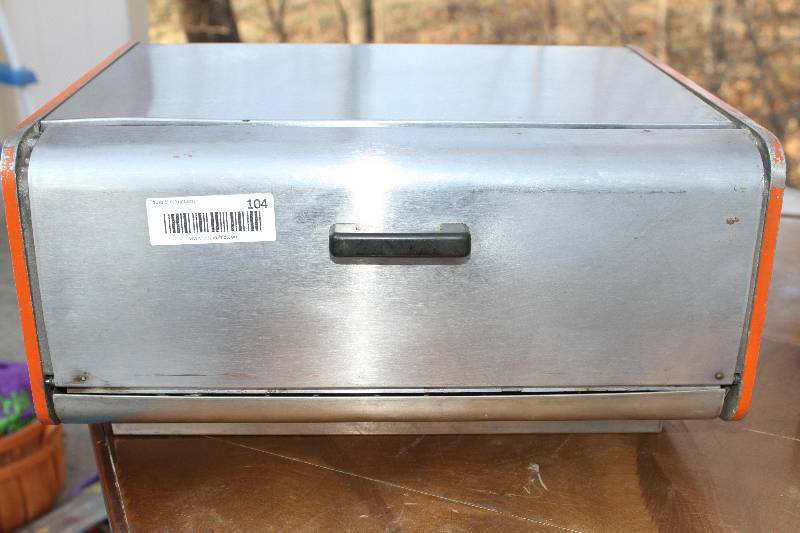 lot 102 image: Commercial Bun Warmer