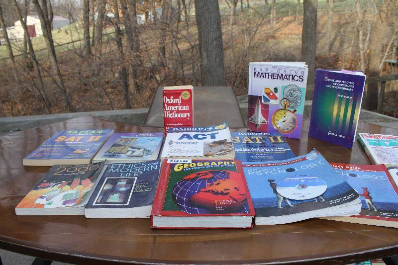 lot 113 image: College Books- 15 books & a CD