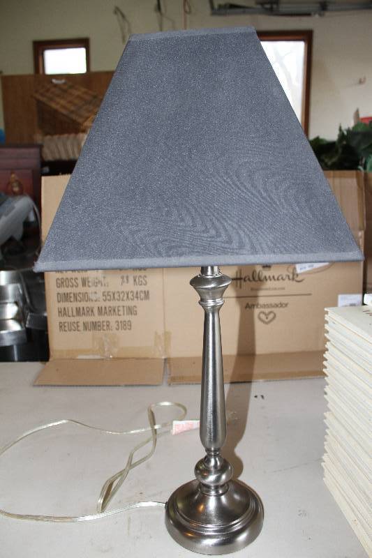 lot 115 image: Table Lamp & Set of International Wildlife Encyclopedia and Aud Book