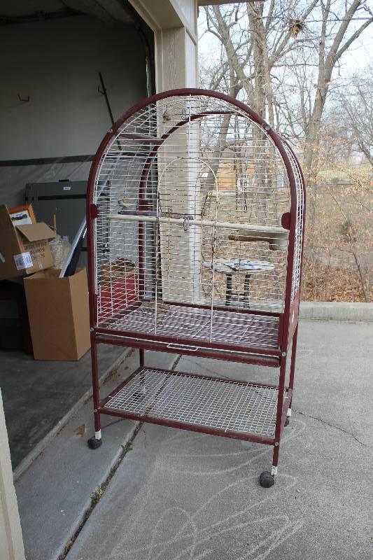 lot 119 image: Older Bird Cage on wheels-