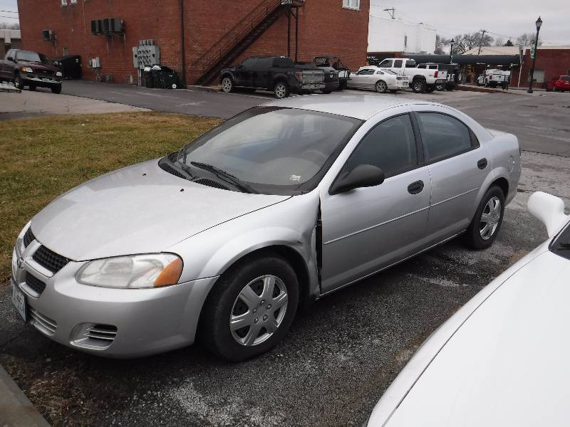 lot 1 image: 2004 Dodge Stratus 2.4L