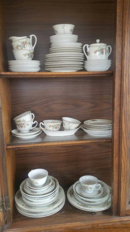 lot 81 image: 86 Piece China Set from Japan