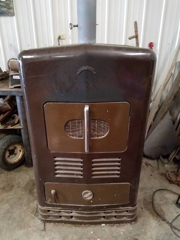 Estate Heatrola Cast Iron Stove Buyer Must Remove | Atchison County Kansas  Downsizing Farm Sale by Fleetsale | Equip-Bid