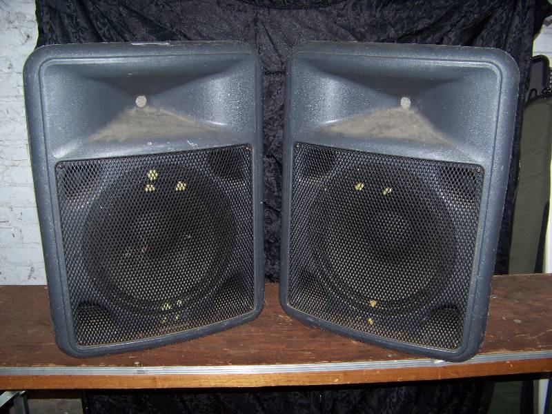 lot 1430 image: Pair of Peavey Speakers