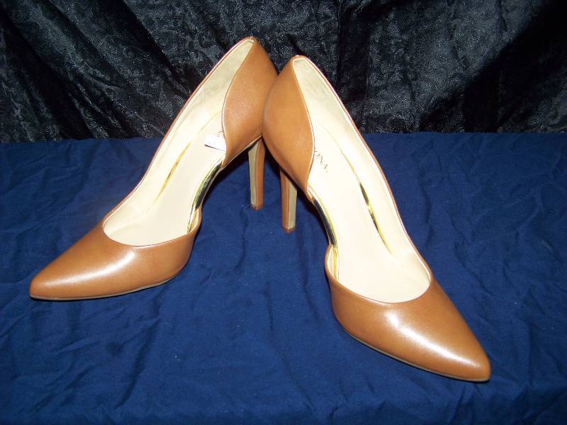 lot 1432 image: Pair of Ladies High Heels Size in Photos