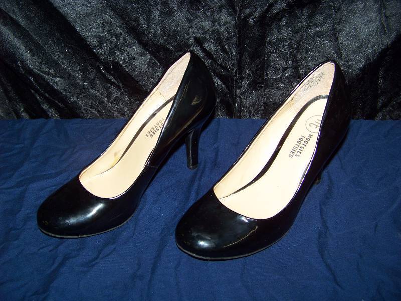 lot 1433 image: Pair of Ladies High Heels Size in Photos