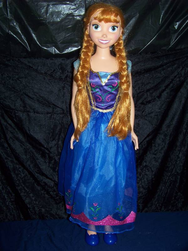 lot 1439 image: Girls Doll