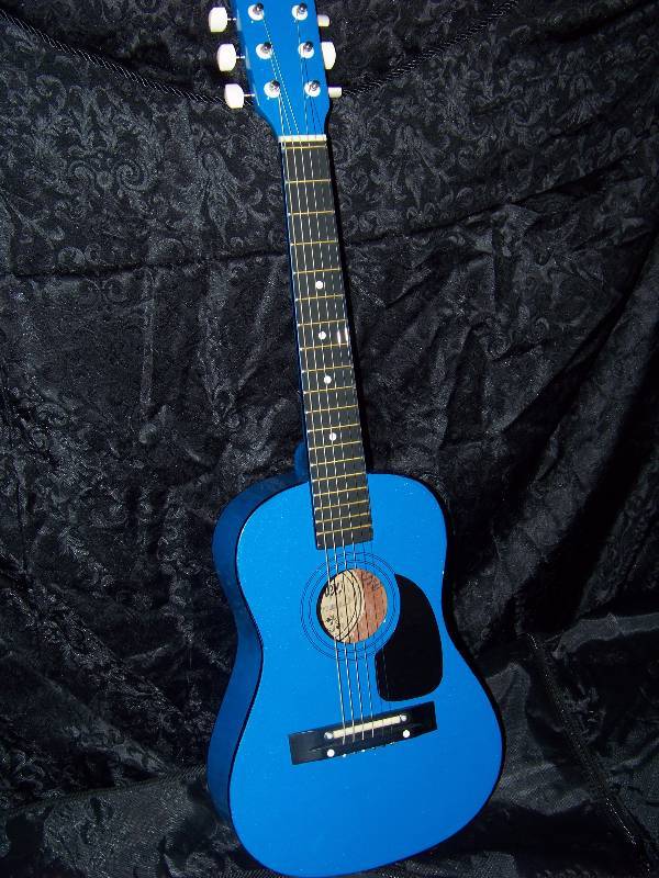 lot 1441 image: Lauren Acoustic Guitar