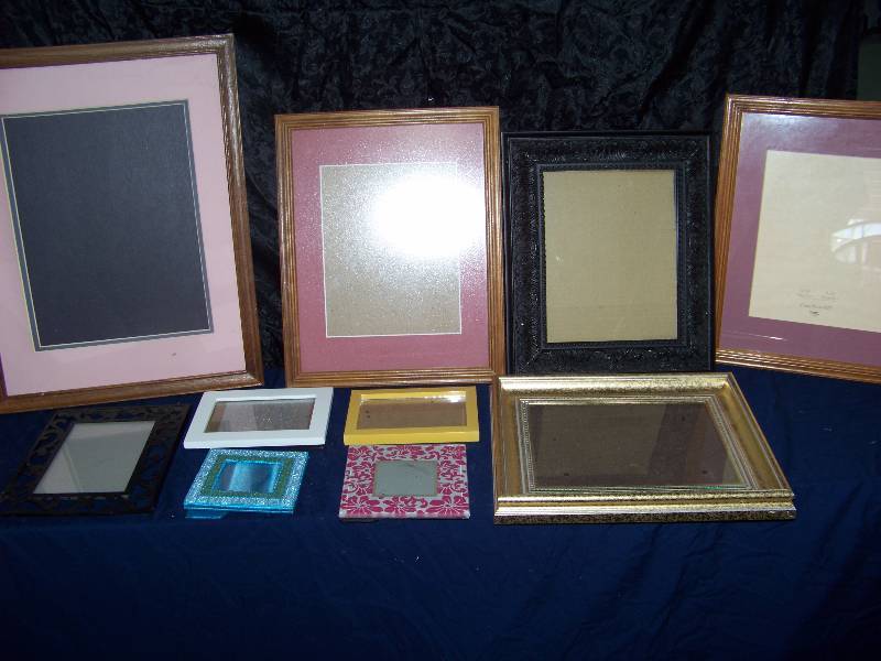 lot 1452 image: Lot of Picture Frames