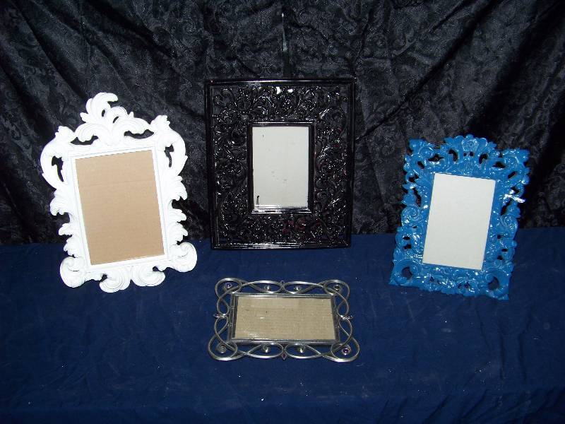 lot 1454 image: Lot of Picture Frames