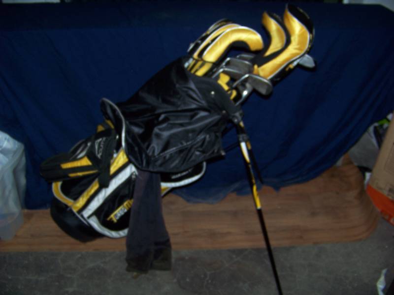 lot 1463 image: Set of Golf Clubs