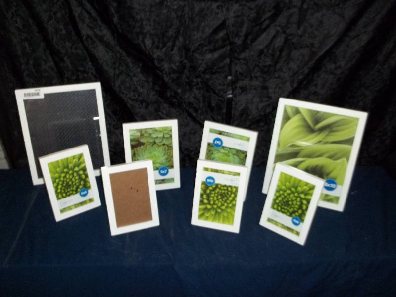 lot 1476 image: Lot of Picture Frames
