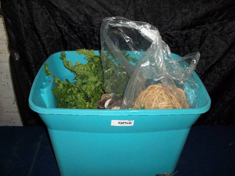 lot 1477 image: Box of Fake Plants