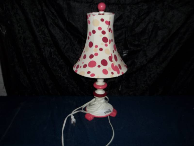lot 1483 image: Lot of Home Dcor