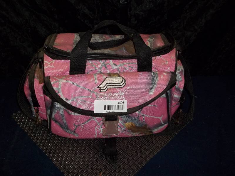 lot 1496 image: Ladies Fishin Bag