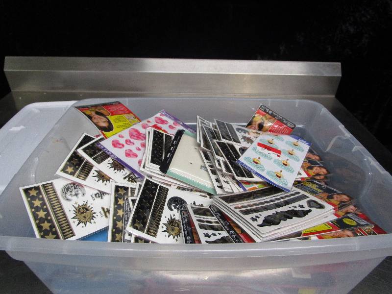 lot 715 image: Lot of Random Items