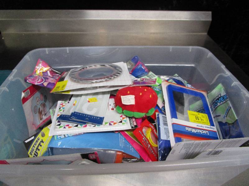 lot 716 image: Lot of Random Items
