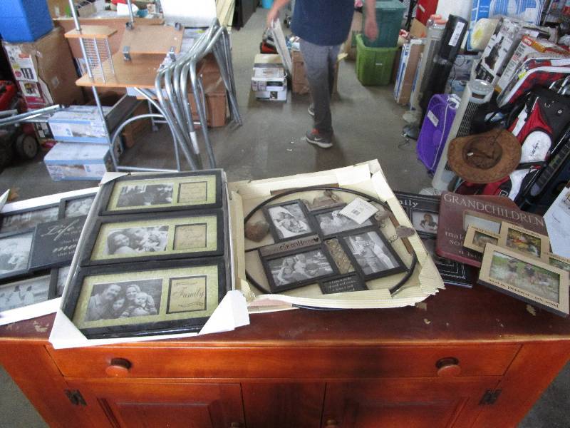 lot 733 image: Lot of Picture Frames