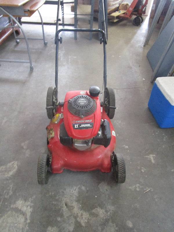 lot 734 image: Lawnmower