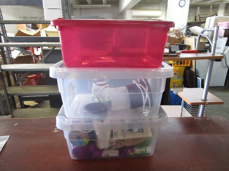 lot 738 image: Lot of Random Items