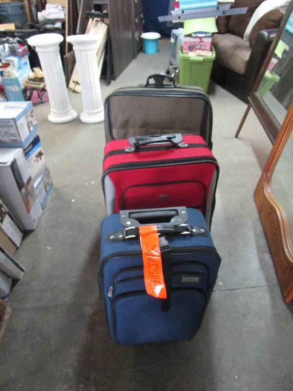 lot 739 image: Lot of Suitcases