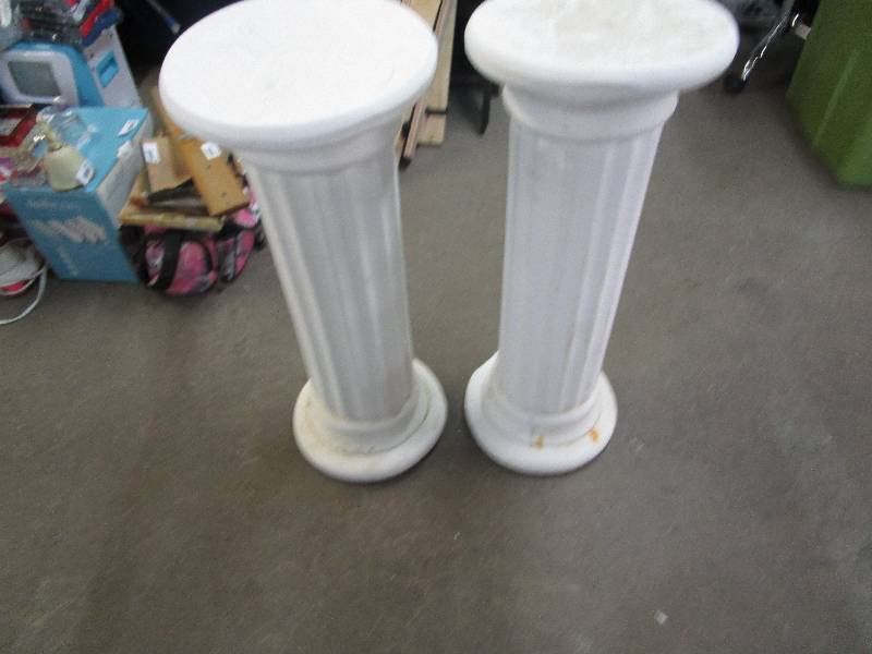 lot 741 image: Pair of Pedastals