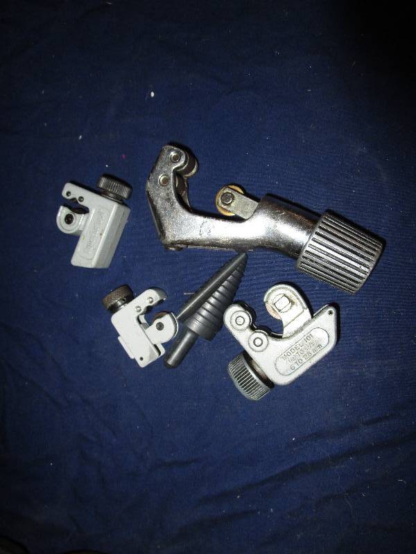 lot 749 image: Lot of Cutters