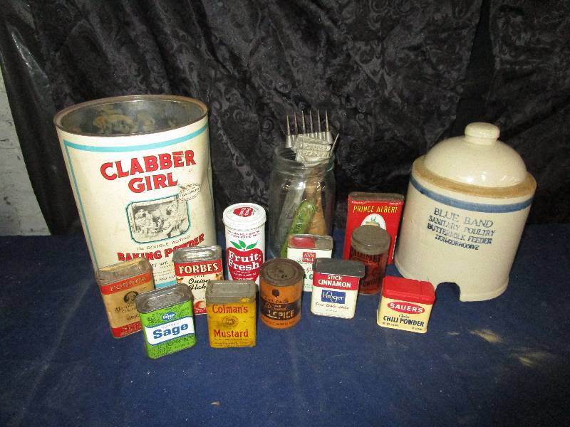 lot 761 image: Lot of Antique Knick Knacks