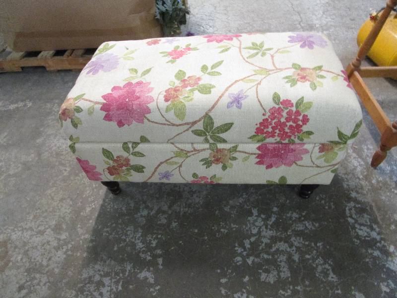 lot 772 image: Padded Stool
