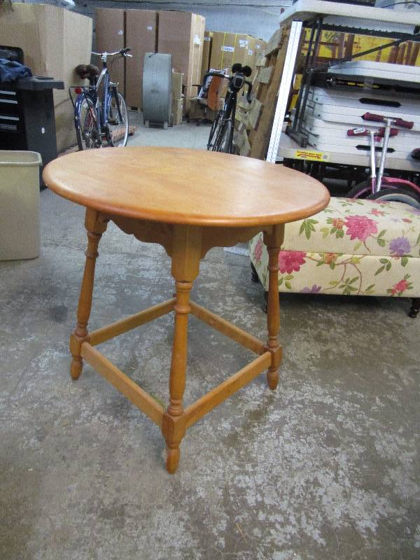 lot 773 image: Table
