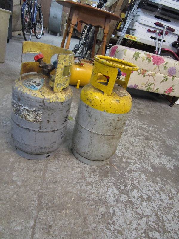 lot 775 image: Pair of Tanks