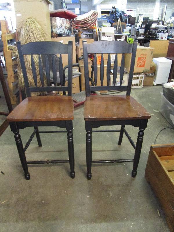 lot 783 image: Pair of Bar Stools