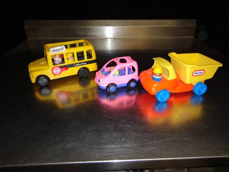 lot 868 image: Lot of Toys