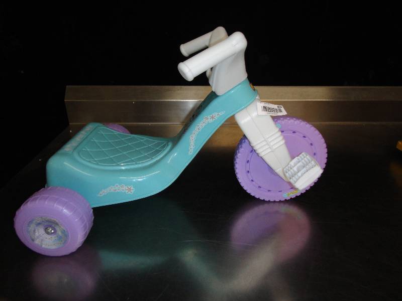 lot 869 image: Kids Trike