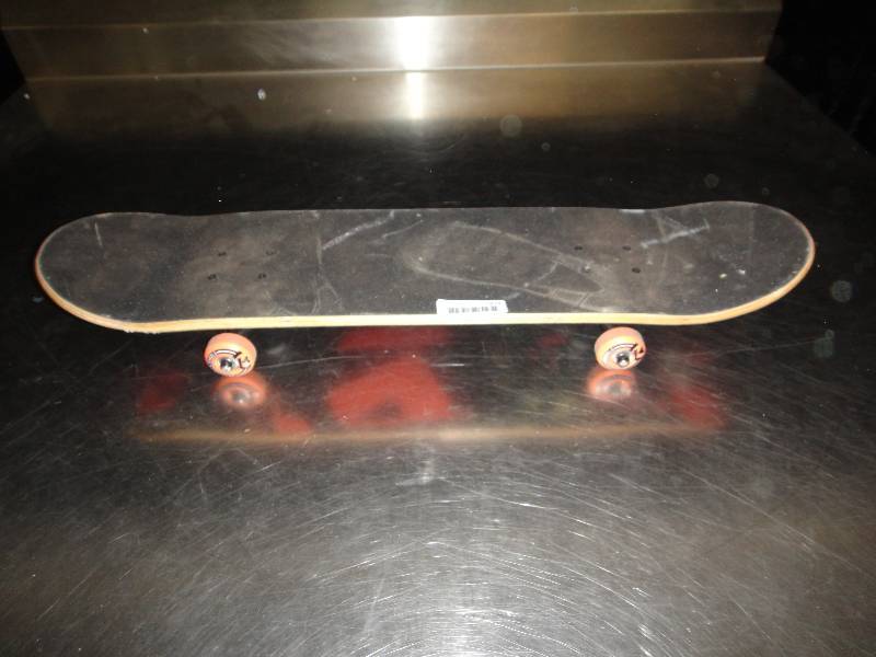 lot 874 image: Skateboard