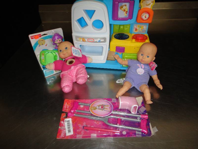 lot 884 image: Lot of Toys