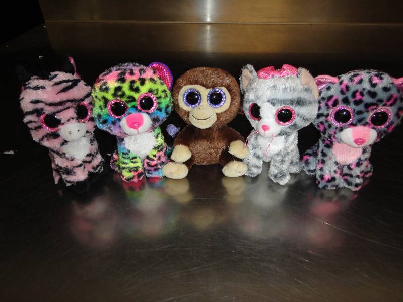 lot 886 image: Lot of Toys
