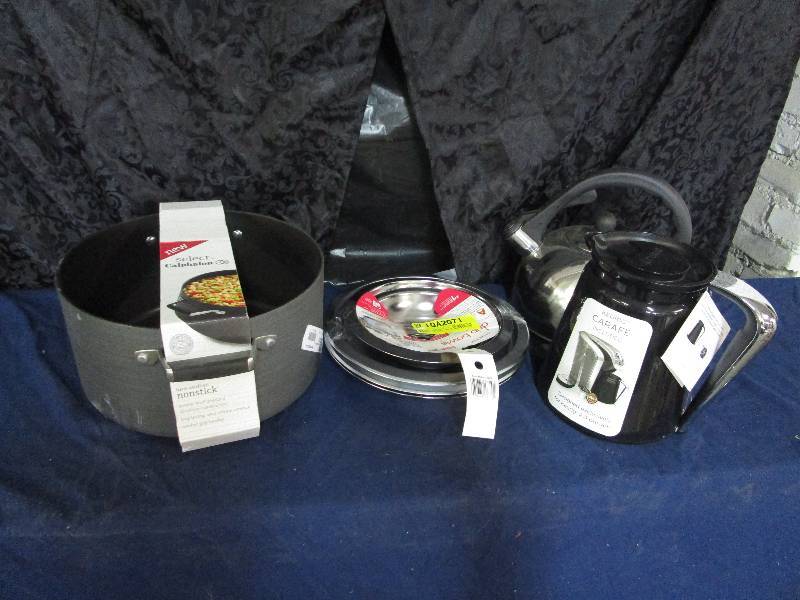 lot 845 image: Lot of Pans
