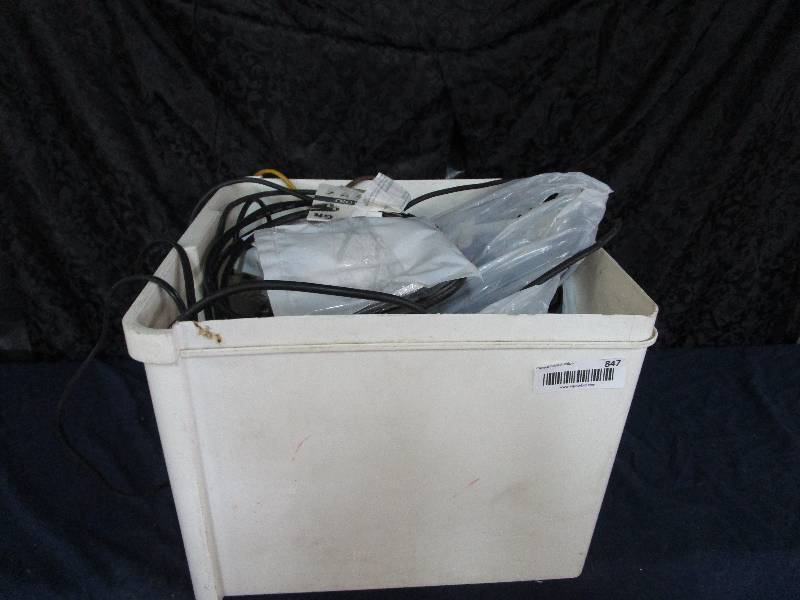 lot 847 image: Box of Electrical Stuff