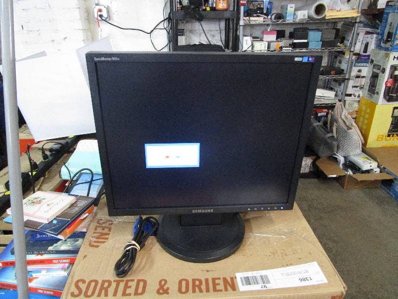 lot 850 image: Computer Monitor