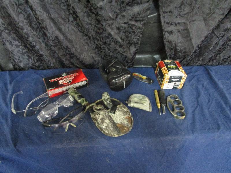 lot 890 image: Large Lot of Mans Stuff