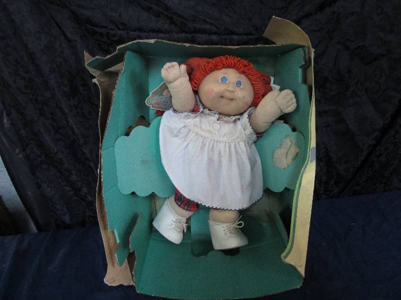 lot 897 image: Cabbage Patch Doll