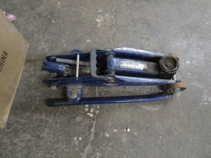 lot 904 image: Hydraulic Jack