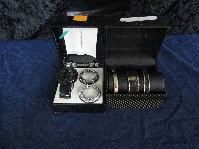 lot 910 image: Lot of Designer Watches