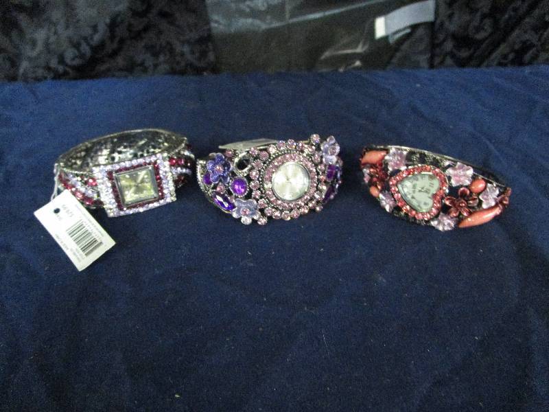 lot 912 image: Lot of Designer Watches