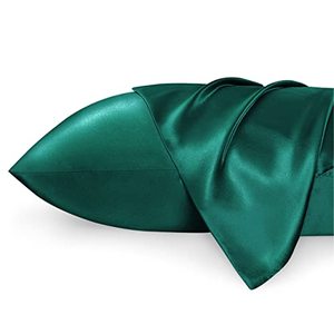 lot 1310 image: Bedsure Satin Pillowcases (2 COUNT)