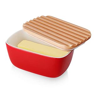 lot 1358 image: Butter Dish w Lid for Countertop