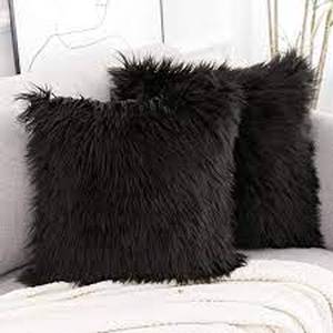 lot 2202 image: Fuzzy Throw Pillow Covers&nbsp (2 COUNT)